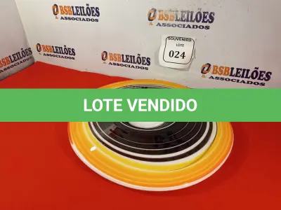 LOTE 024 - 01 BELÍSSIMO PRATO MURANO PRETO/LARANJA YIN-YANG. (NO ESTADO EM QUE SE ENCONTRA) ATENÇÃO! FAZER A VISITAÇÃO ANTES DE ARREMATAR, NÃO SABEMOS SE FUNCIONA. LEILÃO NÃO TEM GARANTIA E NEM DEVOLUÇÃO, SUJEITO A POSSÍVEIS AVARIAS VISÍVEIS/OCULTAS E/OU AUSÊNCIA DE COMPONENTES. 