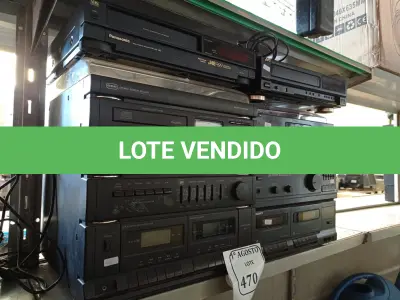 LOTE 470 - 02 APARELHOS DE SOM COM TOCA VINIL SEM CAIXA E 02 VHS DIVERSOS.  (NO ESTADO) ATENÇÃO! FAZER A VISITAÇÃO ANTES DE ARREMATAR, NÃO SABEMOS SE FUNCIONA. LEILÃO NÃO TEM GARANTIA E NEM DEVOLUÇÃO, SUJEITO A POSSÍVEIS AVARIAS VISÍVEIS/OCULTAS E/OU AUSÊNCIA DE COMPONENTES.
