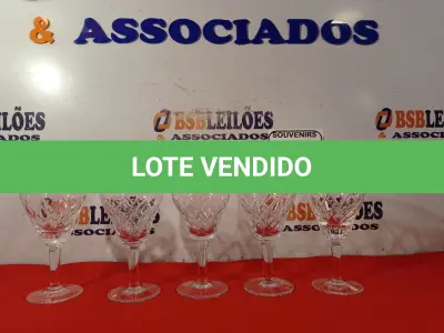 LOTE 026 - 05 TAÇAS EM CRISTAL PARA VINHO BRANCO. (NO ESTADO EM QUE SE ENCONTRA) ATENÇÃO! FAZER A VISITAÇÃO ANTES DE ARREMATAR, NÃO SABEMOS SE FUNCIONA. LEILÃO NÃO TEM GARANTIA E NEM DEVOLUÇÃO, SUJEITO A POSSÍVEIS AVARIAS VISÍVEIS/OCULTAS E/OU AUSÊNCIA DE COMPONENTES.  