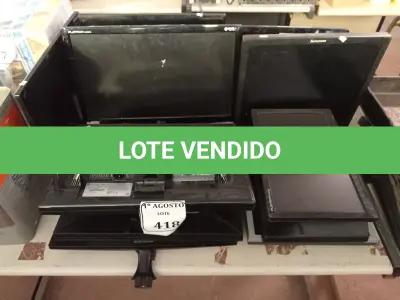 LOTE 418 - 12 MONITORES COM AVARIAS. (NO ESTADO) ATENÇÃO! FAZER A VISITAÇÃO ANTES DE ARREMATAR, NÃO SABEMOS SE FUNCIONA. LEILÃO NÃO TEM GARANTIA E NEM DEVOLUÇÃO, SUJEITO A POSSÍVEIS AVARIAS VISÍVEIS/OCULTAS E/OU AUSÊNCIA DE COMPONENTES.