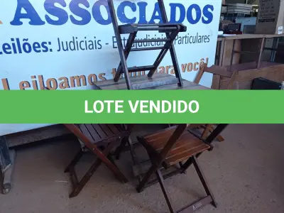 LOTE 340 - 01 MESA COM 04 CADEIRAS COM AVARIAS EM MADEIRA DOBRÁVEL. (NO ESTADO) ATENÇÃO! FAZER A VISITAÇÃO ANTES DE ARREMATAR, NÃO SABEMOS SE FUNCIONA. LEILÃO NÃO TEM GARANTIA E NEM DEVOLUÇÃO, SUJEITO A POSSÍVEIS AVARIAS VISÍVEIS/OCULTAS E/OU AUSÊNCIA DE COMPONENTES.