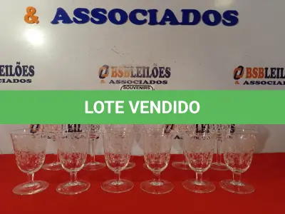 LOTE 020 - 06 TAÇAS EM CRISTAL PARA LICOR E 06 TAÇAS EM CRISTAL PARA VINHO.  (NO ESTADO EM QUE SE ENCONTRA) ATENÇÃO! FAZER A VISITAÇÃO ANTES DE ARREMATAR, NÃO SABEMOS SE FUNCIONA. LEILÃO NÃO TEM GARANTIA E NEM DEVOLUÇÃO, SUJEITO A POSSÍVEIS AVARIAS VISÍVEIS/OCULTAS E/OU AUSÊNCIA DE COMPONENTES.  