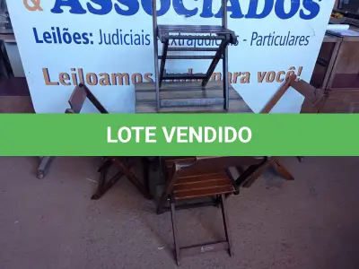 LOTE 340 - 01 MESA COM 04 CADEIRAS COM AVARIAS EM MADEIRA DOBRÁVEL. (NO ESTADO) ATENÇÃO! FAZER A VISITAÇÃO ANTES DE ARREMATAR, NÃO SABEMOS SE FUNCIONA. LEILÃO NÃO TEM GARANTIA E NEM DEVOLUÇÃO, SUJEITO A POSSÍVEIS AVARIAS VISÍVEIS/OCULTAS E/OU AUSÊNCIA DE COMPONENTES.