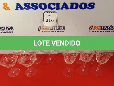 LOTE 016 - 06 TAÇAS EM CRISTAL PÉ ALTO PARA LICOR E 05 TAÇAS EM CRISTAL PÉ MÉDIO PARA LICOR. (NO ESTADO EM QUE SE ENCONTRA) ATENÇÃO! FAZER A VISITAÇÃO ANTES DE ARREMATAR, NÃO SABEMOS SE FUNCIONA. LEILÃO NÃO TEM GARANTIA E NEM DEVOLUÇÃO, SUJEITO A POSSÍVEIS AVARIAS VISÍVEIS/OCULTAS E/OU AUSÊNCIA DE COMPONENTES.  