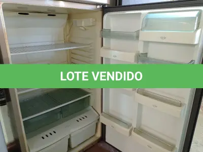 LOTE 373 - 01 GELADEIRA BRASTEMP 220VOLTS. (NO ESTADO) ATENÇÃO! FAZER A VISITAÇÃO ANTES DE ARREMATAR, NÃO SABEMOS SE FUNCIONA. LEILÃO NÃO TEM GARANTIA E NEM DEVOLUÇÃO, SUJEITO A POSSÍVEIS AVARIAS VISÍVEIS/OCULTAS E/OU AUSÊNCIA DE COMPONENTES.