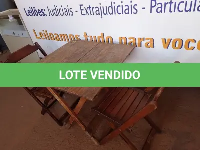 LOTE 390 - 01 MESA COM 04 CADEIRAS COM AVARIAS EM MADEIRA DOBRÁVEL. (NO ESTADO) ATENÇÃO! FAZER A VISITAÇÃO ANTES DE ARREMATAR, NÃO SABEMOS SE FUNCIONA. LEILÃO NÃO TEM GARANTIA E NEM DEVOLUÇÃO, SUJEITO A POSSÍVEIS AVARIAS VISÍVEIS/OCULTAS E/OU AUSÊNCIA DE COMPONENTES.