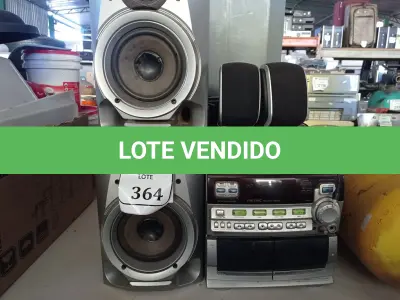 LOTE 364 - 01 SOM PHILIPS COM 08 CAIXAS DE SOM DIVERSAS. (NO ESTADO) ATENÇÃO! FAZER A VISITAÇÃO ANTES DE ARREMATAR, NÃO SABEMOS SE FUNCIONA. LEILÃO NÃO TEM GARANTIA E NEM DEVOLUÇÃO, SUJEITO A POSSÍVEIS AVARIAS VISÍVEIS/OCULTAS E/OU AUSÊNCIA DE COMPONENTES.