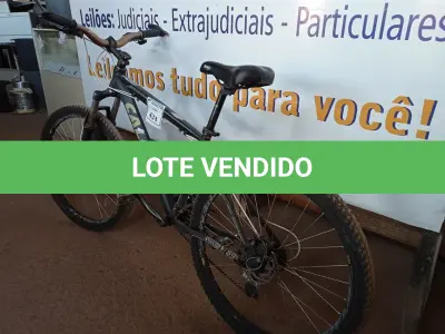 LOTE 434 - 01 BICICLETA MARCA CALOI. (NO ESTADO) ATENÇÃO! FAZER A VISITAÇÃO ANTES DE ARREMATAR, NÃO SABEMOS SE FUNCIONA. LEILÃO NÃO TEM GARANTIA E NEM DEVOLUÇÃO, SUJEITO A POSSÍVEIS AVARIAS VISÍVEIS/OCULTAS E/OU AUSÊNCIA DE COMPONENTES.