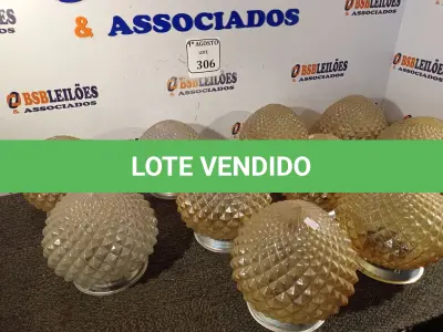 LOTE 306 - 10 GLOBOS EM VIDRO. (NO ESTADO) ATENÇÃO! FAZER A VISITAÇÃO ANTES DE ARREMATAR, NÃO SABEMOS SE FUNCIONA. LEILÃO NÃO TEM GARANTIA E NEM DEVOLUÇÃO, SUJEITO A POSSÍVEIS AVARIAS VISÍVEIS/OCULTAS E/OU AUSÊNCIA DE COMPONENTES.