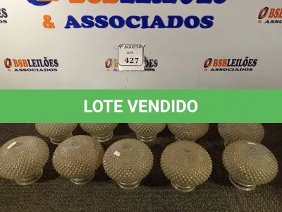 LOTE 427 - 01 CAIXA COM GLOBOS PARA LUMINÁRIAS. (NO ESTADO) ATENÇÃO! FAZER A VISITAÇÃO ANTES DE ARREMATAR, NÃO SABEMOS SE FUNCIONA. LEILÃO NÃO TEM GARANTIA E NEM DEVOLUÇÃO, SUJEITO A POSSÍVEIS AVARIAS VISÍVEIS/OCULTAS E/OU AUSÊNCIA DE COMPONENTES.