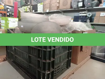 LOTE 336 - 02 CAIXAS COM GLOBOS EM VIDRO PARA LUMINÁRIAS. (NO ESTADO) ATENÇÃO! FAZER A VISITAÇÃO ANTES DE ARREMATAR, NÃO SABEMOS SE FUNCIONA. LEILÃO NÃO TEM GARANTIA E NEM DEVOLUÇÃO, SUJEITO A POSSÍVEIS AVARIAS VISÍVEIS/OCULTAS E/OU AUSÊNCIA DE COMPONENTES.