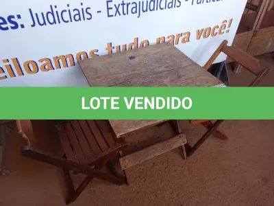 LOTE 370 - 01 MESA COM 04 CADEIRAS COM AVARIAS EM MADEIRA DOBRÁVEL. (NO ESTADO) ATENÇÃO! FAZER A VISITAÇÃO ANTES DE ARREMATAR, NÃO SABEMOS SE FUNCIONA. LEILÃO NÃO TEM GARANTIA E NEM DEVOLUÇÃO, SUJEITO A POSSÍVEIS AVARIAS VISÍVEIS/OCULTAS E/OU AUSÊNCIA DE COMPONENTES.