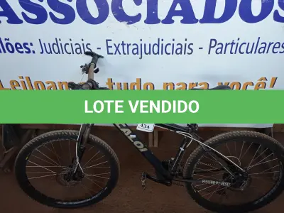 LOTE 434 - 01 BICICLETA MARCA CALOI. (NO ESTADO) ATENÇÃO! FAZER A VISITAÇÃO ANTES DE ARREMATAR, NÃO SABEMOS SE FUNCIONA. LEILÃO NÃO TEM GARANTIA E NEM DEVOLUÇÃO, SUJEITO A POSSÍVEIS AVARIAS VISÍVEIS/OCULTAS E/OU AUSÊNCIA DE COMPONENTES.