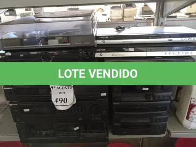LOTE 490 - 02 APARELHOS DE SOM SEM CAIXA, 04 DVD DIVERSOS E 01 TOCA VINIL. (NO ESTADO) ATENÇÃO! FAZER A VISITAÇÃO ANTES DE ARREMATAR, NÃO SABEMOS SE FUNCIONA. LEILÃO NÃO TEM GARANTIA E NEM DEVOLUÇÃO, SUJEITO A POSSÍVEIS AVARIAS VISÍVEIS/OCULTAS E/OU AUSÊNCIA DE COMPONENTES.