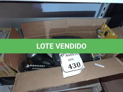 LOTE 430 - 01 CAIXA COM PLACAS DIVERSAS, SIMPRESSORA NÃO FISCAL, CAFETEIRA ,SECADOR DE CABELO.(NO ESTADO) ATENÇÃO! FAZER A VISITAÇÃO ANTES DE ARREMATAR, NÃO SABEMOS SE FUNCIONA. LEILÃO NÃO TEM GARANTIA E NEM DEVOLUÇÃO, SUJEITO A POSSÍVEIS AVARIAS VISÍVEIS/OCULTAS E/OU AUSÊNCIA DE COMPONENTES.