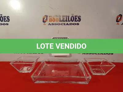 LOTE 001 - 01 BANDEJA E 02 PETISQUEIRAS/MOLHEIRA. (NO ESTADO EM QUE SE ENCONTRA) ATENÇÃO! FAZER A VISITAÇÃO ANTES DE ARREMATAR, NÃO SABEMOS SE FUNCIONA. LEILÃO NÃO TEM GARANTIA E NEM DEVOLUÇÃO, SUJEITO A POSSÍVEIS AVARIAS VISÍVEIS/OCULTAS E/OU AUSÊNCIA DE COMPONENTES.  