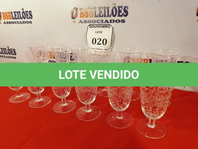 LOTE 020 - 06 TAÇAS EM CRISTAL PARA LICOR E 06 TAÇAS EM CRISTAL PARA VINHO.  (NO ESTADO EM QUE SE ENCONTRA) ATENÇÃO! FAZER A VISITAÇÃO ANTES DE ARREMATAR, NÃO SABEMOS SE FUNCIONA. LEILÃO NÃO TEM GARANTIA E NEM DEVOLUÇÃO, SUJEITO A POSSÍVEIS AVARIAS VISÍVEIS/OCULTAS E/OU AUSÊNCIA DE COMPONENTES.  