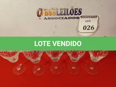 LOTE 026 - 05 TAÇAS EM CRISTAL PARA VINHO BRANCO. (NO ESTADO EM QUE SE ENCONTRA) ATENÇÃO! FAZER A VISITAÇÃO ANTES DE ARREMATAR, NÃO SABEMOS SE FUNCIONA. LEILÃO NÃO TEM GARANTIA E NEM DEVOLUÇÃO, SUJEITO A POSSÍVEIS AVARIAS VISÍVEIS/OCULTAS E/OU AUSÊNCIA DE COMPONENTES.  