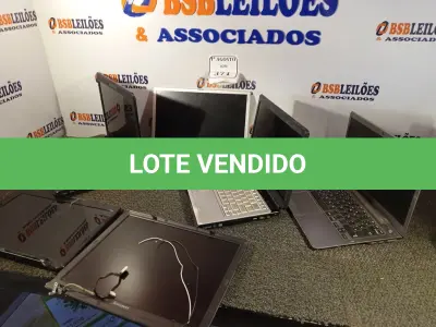 LOTE 371 - 03 NOTEBOOKS COM AVARIAS E 03 TELAS DIVERSAS PARA NOTEBOOKS.  (NO ESTADO) ATENÇÃO! FAZER A VISITAÇÃO ANTES DE ARREMATAR, NÃO SABEMOS SE FUNCIONA. LEILÃO NÃO TEM GARANTIA E NEM DEVOLUÇÃO, SUJEITO A POSSÍVEIS AVARIAS VISÍVEIS/OCULTAS E/OU AUSÊNCIA DE COMPONENTES.