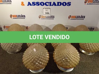 LOTE 306 - 10 GLOBOS EM VIDRO. (NO ESTADO) ATENÇÃO! FAZER A VISITAÇÃO ANTES DE ARREMATAR, NÃO SABEMOS SE FUNCIONA. LEILÃO NÃO TEM GARANTIA E NEM DEVOLUÇÃO, SUJEITO A POSSÍVEIS AVARIAS VISÍVEIS/OCULTAS E/OU AUSÊNCIA DE COMPONENTES.