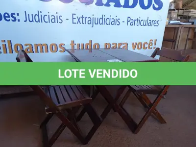 LOTE 380 - 01 MESA COM 04 CADEIRAS COM AVARIAS EM MADEIRA DOBRÁVEL. (NO ESTADO) ATENÇÃO! FAZER A VISITAÇÃO ANTES DE ARREMATAR, NÃO SABEMOS SE FUNCIONA. LEILÃO NÃO TEM GARANTIA E NEM DEVOLUÇÃO, SUJEITO A POSSÍVEIS AVARIAS VISÍVEIS/OCULTAS E/OU AUSÊNCIA DE COMPONENTES.