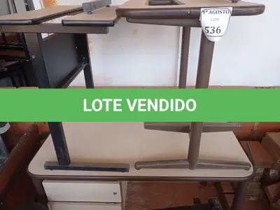 LOTE 536 - 03 MESAS EM MADEIRA PARA IMPRESSORA, 01 MESINHA DE CENTRO E 01 MESA EM MADEIRA COM 02 GAVETAS. (NO ESTADO) ATENÇÃO! FAZER A VISITAÇÃO ANTES DE ARREMATAR, NÃO SABEMOS SE FUNCIONA. LEILÃO NÃO TEM GARANTIA E NEM DEVOLUÇÃO, SUJEITO A POSSÍVEIS AVARIAS VISÍVEIS/OCULTAS E/OU AUSÊNCIA DE COMPONENTES.
