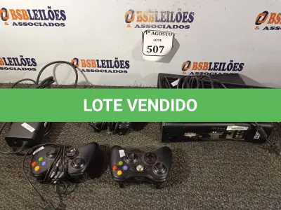 LOTE 507 -  01 VÍDEO GAME XBOX 360 COM 03 CONTROLES E 01 KINECT COM FONTE. (NO ESTADO) ATENÇÃO! FAZER A VISITAÇÃO ANTES DE ARREMATAR, NÃO SABEMOS SE FUNCIONA. LEILÃO NÃO TEM GARANTIA E NEM DEVOLUÇÃO, SUJEITO A POSSÍVEIS AVARIAS VISÍVEIS/OCULTAS E/OU AUSÊNCIA DE COMPONENTES.