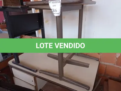 LOTE 536 - 03 MESAS EM MADEIRA PARA IMPRESSORA, 01 MESINHA DE CENTRO E 01 MESA EM MADEIRA COM 02 GAVETAS. (NO ESTADO) ATENÇÃO! FAZER A VISITAÇÃO ANTES DE ARREMATAR, NÃO SABEMOS SE FUNCIONA. LEILÃO NÃO TEM GARANTIA E NEM DEVOLUÇÃO, SUJEITO A POSSÍVEIS AVARIAS VISÍVEIS/OCULTAS E/OU AUSÊNCIA DE COMPONENTES.