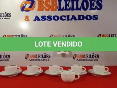 LOTE 007 - 01 CONJUNTO DE 06 XÍCARAS ALEMÃ FALTANDO 01 PIRES. (NO ESTADO EM QUE SE ENCONTRA) ATENÇÃO! FAZER A VISITAÇÃO ANTES DE ARREMATAR, NÃO SABEMOS SE FUNCIONA. LEILÃO NÃO TEM GARANTIA E NEM DEVOLUÇÃO, SUJEITO A POSSÍVEIS AVARIAS VISÍVEIS/OCULTAS E/OU AUSÊNCIA DE COMPONENTES.  