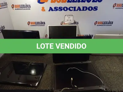 LOTE 371 - 03 NOTEBOOKS COM AVARIAS E 03 TELAS DIVERSAS PARA NOTEBOOKS.  (NO ESTADO) ATENÇÃO! FAZER A VISITAÇÃO ANTES DE ARREMATAR, NÃO SABEMOS SE FUNCIONA. LEILÃO NÃO TEM GARANTIA E NEM DEVOLUÇÃO, SUJEITO A POSSÍVEIS AVARIAS VISÍVEIS/OCULTAS E/OU AUSÊNCIA DE COMPONENTES.