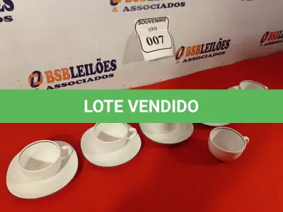 LOTE 007 - 01 CONJUNTO DE 06 XÍCARAS ALEMÃ FALTANDO 01 PIRES. (NO ESTADO EM QUE SE ENCONTRA) ATENÇÃO! FAZER A VISITAÇÃO ANTES DE ARREMATAR, NÃO SABEMOS SE FUNCIONA. LEILÃO NÃO TEM GARANTIA E NEM DEVOLUÇÃO, SUJEITO A POSSÍVEIS AVARIAS VISÍVEIS/OCULTAS E/OU AUSÊNCIA DE COMPONENTES.  