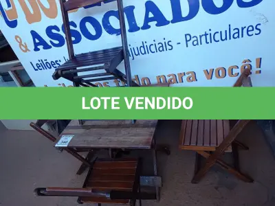 LOTE 340 - 01 MESA COM 04 CADEIRAS COM AVARIAS EM MADEIRA DOBRÁVEL. (NO ESTADO) ATENÇÃO! FAZER A VISITAÇÃO ANTES DE ARREMATAR, NÃO SABEMOS SE FUNCIONA. LEILÃO NÃO TEM GARANTIA E NEM DEVOLUÇÃO, SUJEITO A POSSÍVEIS AVARIAS VISÍVEIS/OCULTAS E/OU AUSÊNCIA DE COMPONENTES.
