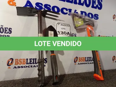 LOTE 130 - 01 ESPÁTULA PARA JARDINAGEM, 01 SACHO PARA JARDINAGEM E 01 MACHADO. (NO ESTADO) ATENÇÃO! FAZER A VISITAÇÃO ANTES DE ARREMATAR, NÃO SABEMOS SE FUNCIONA. LEILÃO NÃO TEM GARANTIA E NEM DEVOLUÇÃO, SUJEITO A POSSÍVEIS AVARIAS VISÍVEIS/OCULTAS E/OU AUSÊNCIA DE COMPONENTES.