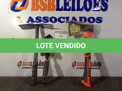 LOTE 130 - 01 ESPÁTULA PARA JARDINAGEM, 01 SACHO PARA JARDINAGEM E 01 MACHADO. (NO ESTADO) ATENÇÃO! FAZER A VISITAÇÃO ANTES DE ARREMATAR, NÃO SABEMOS SE FUNCIONA. LEILÃO NÃO TEM GARANTIA E NEM DEVOLUÇÃO, SUJEITO A POSSÍVEIS AVARIAS VISÍVEIS/OCULTAS E/OU AUSÊNCIA DE COMPONENTES.
