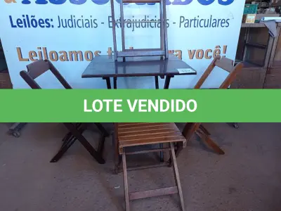 LOTE 350 - 01 MESA COM 04 CADEIRAS COM AVARIAS EM MADEIRA DOBRÁVEL. (NO ESTADO) ATENÇÃO! FAZER A VISITAÇÃO ANTES DE ARREMATAR, NÃO SABEMOS SE FUNCIONA. LEILÃO NÃO TEM GARANTIA E NEM DEVOLUÇÃO, SUJEITO A POSSÍVEIS AVARIAS VISÍVEIS/OCULTAS E/OU AUSÊNCIA DE COMPONENTES.