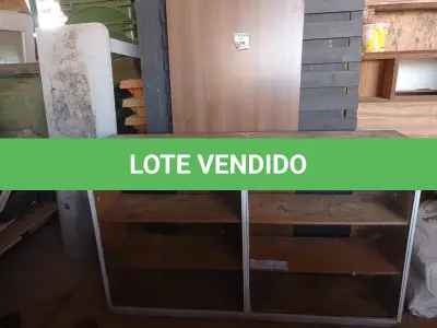 LOTE 530 -  01 LOTE COM PAINÉIS EM MADEIRA E BALCÃO EM MADEIRA. (NO ESTADO) ATENÇÃO! FAZER A VISITAÇÃO ANTES DE ARREMATAR, NÃO SABEMOS SE FUNCIONA. LEILÃO NÃO TEM GARANTIA E NEM DEVOLUÇÃO, SUJEITO A POSSÍVEIS AVARIAS VISÍVEIS/OCULTAS E/OU AUSÊNCIA DE COMPONENTES.