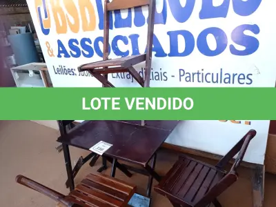 LOTE 330 - 01 MESA COM 04 CADEIRAS COM AVARIAS EM MADEIRA DOBRÁVEL. (NO ESTADO) ATENÇÃO! FAZER A VISITAÇÃO ANTES DE ARREMATAR, NÃO SABEMOS SE FUNCIONA. LEILÃO NÃO TEM GARANTIA E NEM DEVOLUÇÃO, SUJEITO A POSSÍVEIS AVARIAS VISÍVEIS/OCULTAS E/OU AUSÊNCIA DE COMPONENTES.