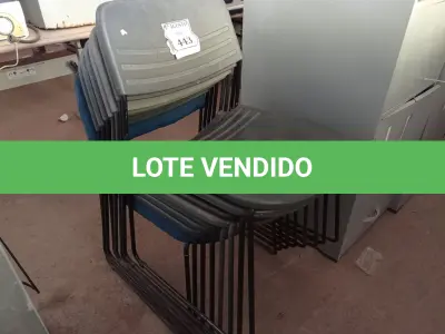 LOTE 443 - 08 CADEIRAS DE EMPILHAR. (NO ESTADO) ATENÇÃO! FAZER A VISITAÇÃO ANTES DE ARREMATAR, NÃO SABEMOS SE FUNCIONA. LEILÃO NÃO TEM GARANTIA E NEM DEVOLUÇÃO, SUJEITO A POSSÍVEIS AVARIAS VISÍVEIS/OCULTAS E/OU AUSÊNCIA DE COMPONENTES.