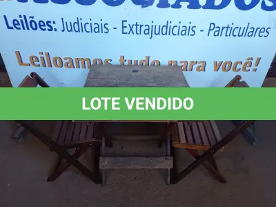 LOTE 370 - 01 MESA COM 04 CADEIRAS COM AVARIAS EM MADEIRA DOBRÁVEL. (NO ESTADO) ATENÇÃO! FAZER A VISITAÇÃO ANTES DE ARREMATAR, NÃO SABEMOS SE FUNCIONA. LEILÃO NÃO TEM GARANTIA E NEM DEVOLUÇÃO, SUJEITO A POSSÍVEIS AVARIAS VISÍVEIS/OCULTAS E/OU AUSÊNCIA DE COMPONENTES.