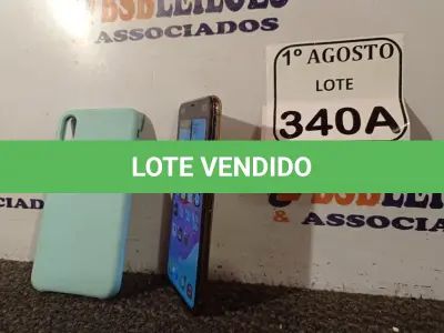 LOTE 340 - 01 IPHONE XS MAX 64GB SEM CARREGADOR COM AVARIAS. (NO ESTADO) ATENÇÃO! FAZER A VISITAÇÃO ANTES DE ARREMATAR, NÃO SABEMOS SE FUNCIONA. LEILÃO NÃO TEM GARANTIA E NEM DEVOLUÇÃO, SUJEITO A POSSÍVEIS AVARIAS VISÍVEIS/OCULTAS E/OU AUSÊNCIA DE COMPONENTES.