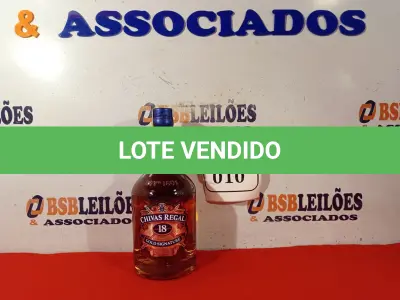 LOTE 010 - 01 GARRAFA DE WHISKY CHIVAS REGAL 18 ANOS GOLD SIGNATURE 750ML. (NO ESTADO EM QUE SE ENCONTRA) ATENÇÃO! FAZER A VISITAÇÃO ANTES DE ARREMATAR, NÃO SABEMOS SE FUNCIONA. LEILÃO NÃO TEM GARANTIA E NEM DEVOLUÇÃO, SUJEITO A POSSÍVEIS AVARIAS VISÍVEIS/OCULTAS E/OU AUSÊNCIA DE COMPONENTES.   