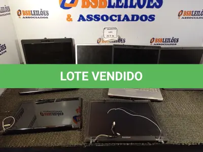 LOTE 371 - 03 NOTEBOOKS COM AVARIAS E 03 TELAS DIVERSAS PARA NOTEBOOKS.  (NO ESTADO) ATENÇÃO! FAZER A VISITAÇÃO ANTES DE ARREMATAR, NÃO SABEMOS SE FUNCIONA. LEILÃO NÃO TEM GARANTIA E NEM DEVOLUÇÃO, SUJEITO A POSSÍVEIS AVARIAS VISÍVEIS/OCULTAS E/OU AUSÊNCIA DE COMPONENTES.