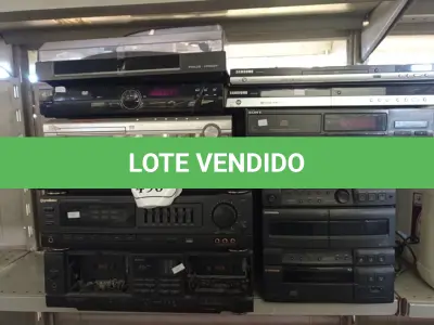 LOTE 490 - 02 APARELHOS DE SOM SEM CAIXA, 04 DVD DIVERSOS E 01 TOCA VINIL. (NO ESTADO) ATENÇÃO! FAZER A VISITAÇÃO ANTES DE ARREMATAR, NÃO SABEMOS SE FUNCIONA. LEILÃO NÃO TEM GARANTIA E NEM DEVOLUÇÃO, SUJEITO A POSSÍVEIS AVARIAS VISÍVEIS/OCULTAS E/OU AUSÊNCIA DE COMPONENTES.