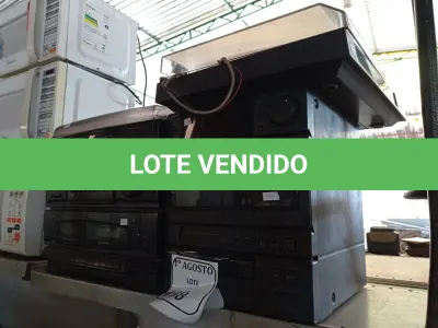 LOTE 498 - 02 APARELHOS DE SOM COM TOCA VINIL.  (NO ESTADO) ATENÇÃO! FAZER A VISITAÇÃO ANTES DE ARREMATAR, NÃO SABEMOS SE FUNCIONA. LEILÃO NÃO TEM GARANTIA E NEM DEVOLUÇÃO, SUJEITO A POSSÍVEIS AVARIAS VISÍVEIS/OCULTAS E/OU AUSÊNCIA DE COMPONENTES.