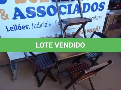 LOTE 320 - 01 MESA COM 04 CADEIRAS COM AVARIAS EM MADEIRA DOBRÁVEL. (NO ESTADO) ATENÇÃO! FAZER A VISITAÇÃO ANTES DE ARREMATAR, NÃO SABEMOS SE FUNCIONA. LEILÃO NÃO TEM GARANTIA E NEM DEVOLUÇÃO, SUJEITO A POSSÍVEIS AVARIAS VISÍVEIS/OCULTAS E/OU AUSÊNCIA DE COMPONENTES.