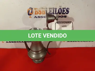 LOTE 048 - 01 BULE ESTANHO SÃO JOÃO DEL REI. (NO ESTADO EM QUE SE ENCONTRA) ATENÇÃO! FAZER A VISITAÇÃO ANTES DE ARREMATAR, NÃO SABEMOS SE FUNCIONA. LEILÃO NÃO TEM GARANTIA E NEM DEVOLUÇÃO, SUJEITO A POSSÍVEIS AVARIAS VISÍVEIS/OCULTAS E/OU AUSÊNCIA DE COMPONENTES.