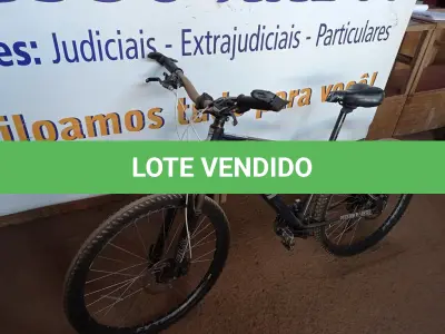 LOTE 434 - 01 BICICLETA MARCA CALOI. (NO ESTADO) ATENÇÃO! FAZER A VISITAÇÃO ANTES DE ARREMATAR, NÃO SABEMOS SE FUNCIONA. LEILÃO NÃO TEM GARANTIA E NEM DEVOLUÇÃO, SUJEITO A POSSÍVEIS AVARIAS VISÍVEIS/OCULTAS E/OU AUSÊNCIA DE COMPONENTES.
