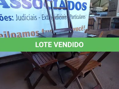 LOTE 350 - 01 MESA COM 04 CADEIRAS COM AVARIAS EM MADEIRA DOBRÁVEL. (NO ESTADO) ATENÇÃO! FAZER A VISITAÇÃO ANTES DE ARREMATAR, NÃO SABEMOS SE FUNCIONA. LEILÃO NÃO TEM GARANTIA E NEM DEVOLUÇÃO, SUJEITO A POSSÍVEIS AVARIAS VISÍVEIS/OCULTAS E/OU AUSÊNCIA DE COMPONENTES.