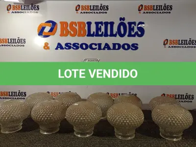 LOTE 427 - 01 CAIXA COM GLOBOS PARA LUMINÁRIAS. (NO ESTADO) ATENÇÃO! FAZER A VISITAÇÃO ANTES DE ARREMATAR, NÃO SABEMOS SE FUNCIONA. LEILÃO NÃO TEM GARANTIA E NEM DEVOLUÇÃO, SUJEITO A POSSÍVEIS AVARIAS VISÍVEIS/OCULTAS E/OU AUSÊNCIA DE COMPONENTES.