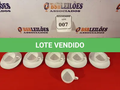 LOTE 007 - 01 CONJUNTO DE 06 XÍCARAS ALEMÃ FALTANDO 01 PIRES. (NO ESTADO EM QUE SE ENCONTRA) ATENÇÃO! FAZER A VISITAÇÃO ANTES DE ARREMATAR, NÃO SABEMOS SE FUNCIONA. LEILÃO NÃO TEM GARANTIA E NEM DEVOLUÇÃO, SUJEITO A POSSÍVEIS AVARIAS VISÍVEIS/OCULTAS E/OU AUSÊNCIA DE COMPONENTES.  